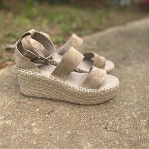 Coconuts Women's Tan Wedge Sandals. 8